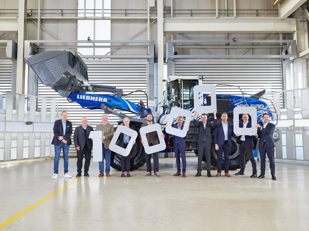 Liebherr Celebrates 100,000 Wheel Loader Milestone