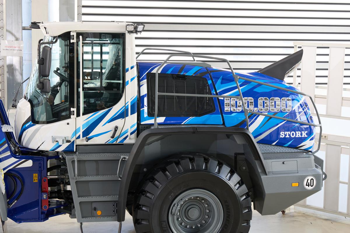 Liebherr Celebrates 100,000 Wheel Loader Milestone