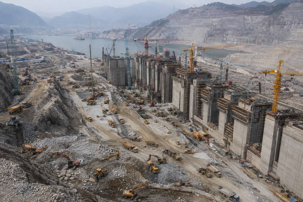 A Century of Earthmoving and Construction Machinery