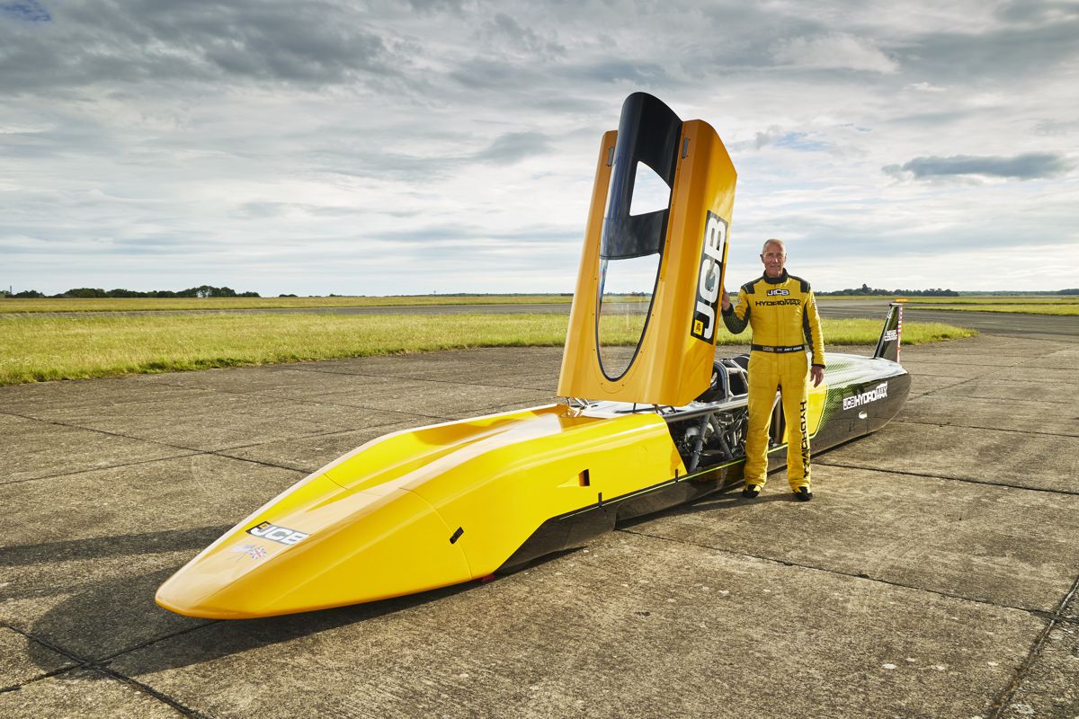 JCB Hydromax Turns Land Speed Bid into a Hydrogen Engine Showcase