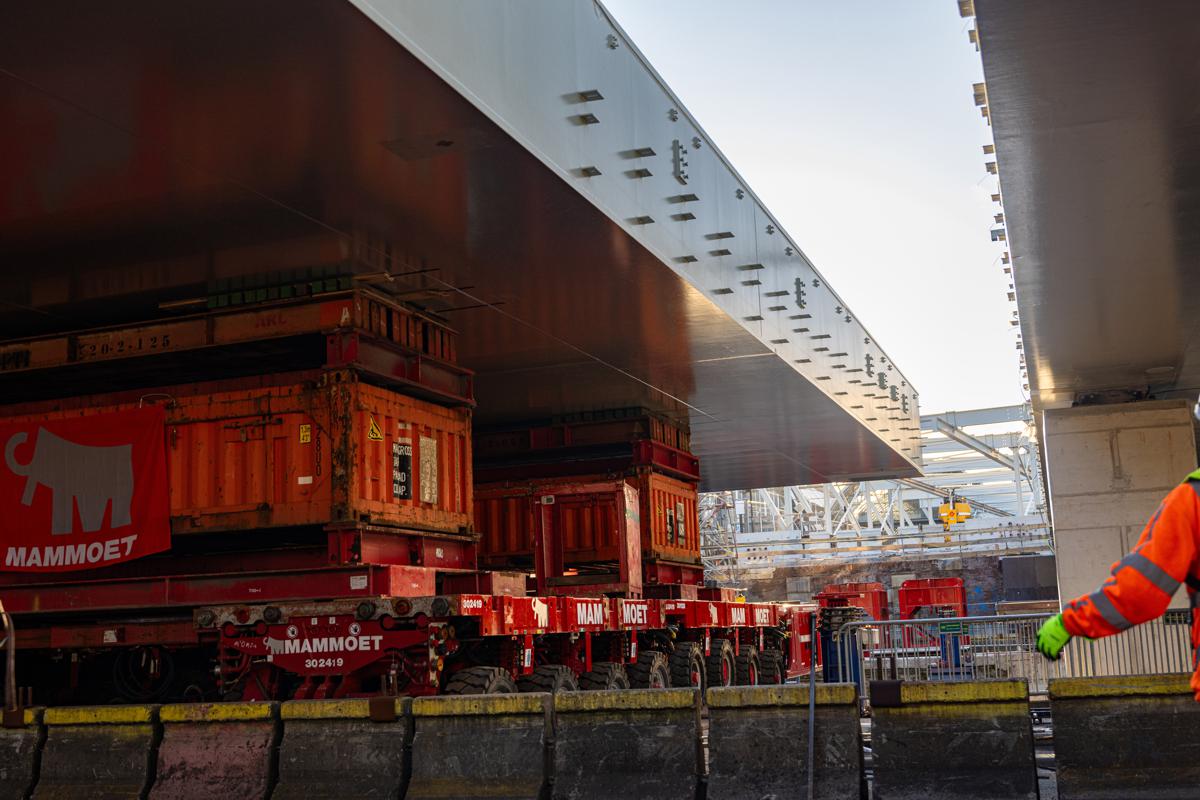 Heavy Lifting Meets Urban Rail Renewal at Amsterdam Centraal