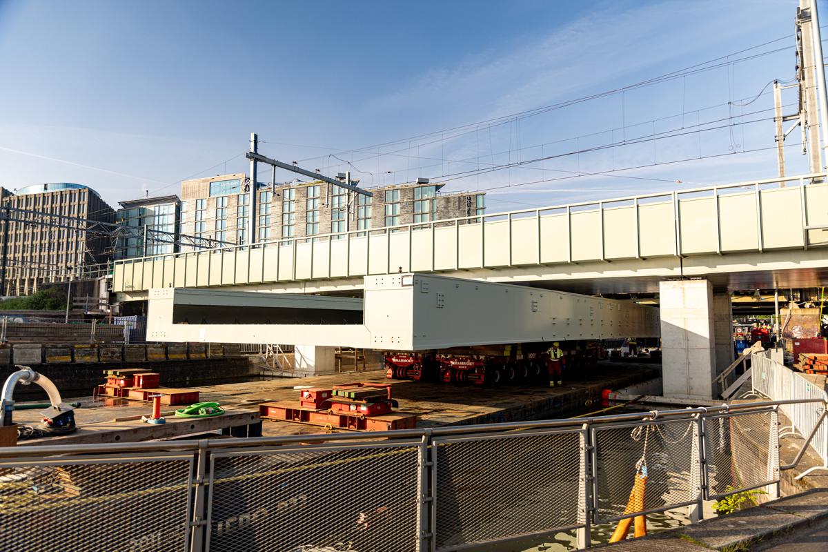 Heavy Lifting Meets Urban Rail Renewal at Amsterdam Centraal