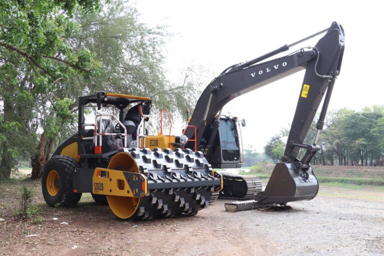 VolvoCE Celebrates the First SD120 Compactor in Thailand