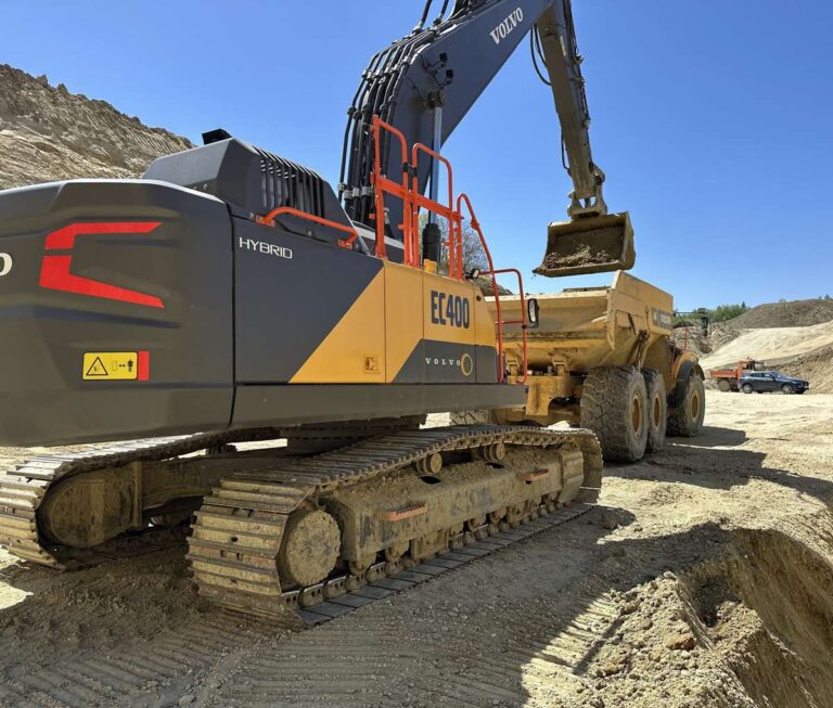 Volvo EC400 Hybrid Cuts Fuel Use by 30% at Clariant Bentonite Mines