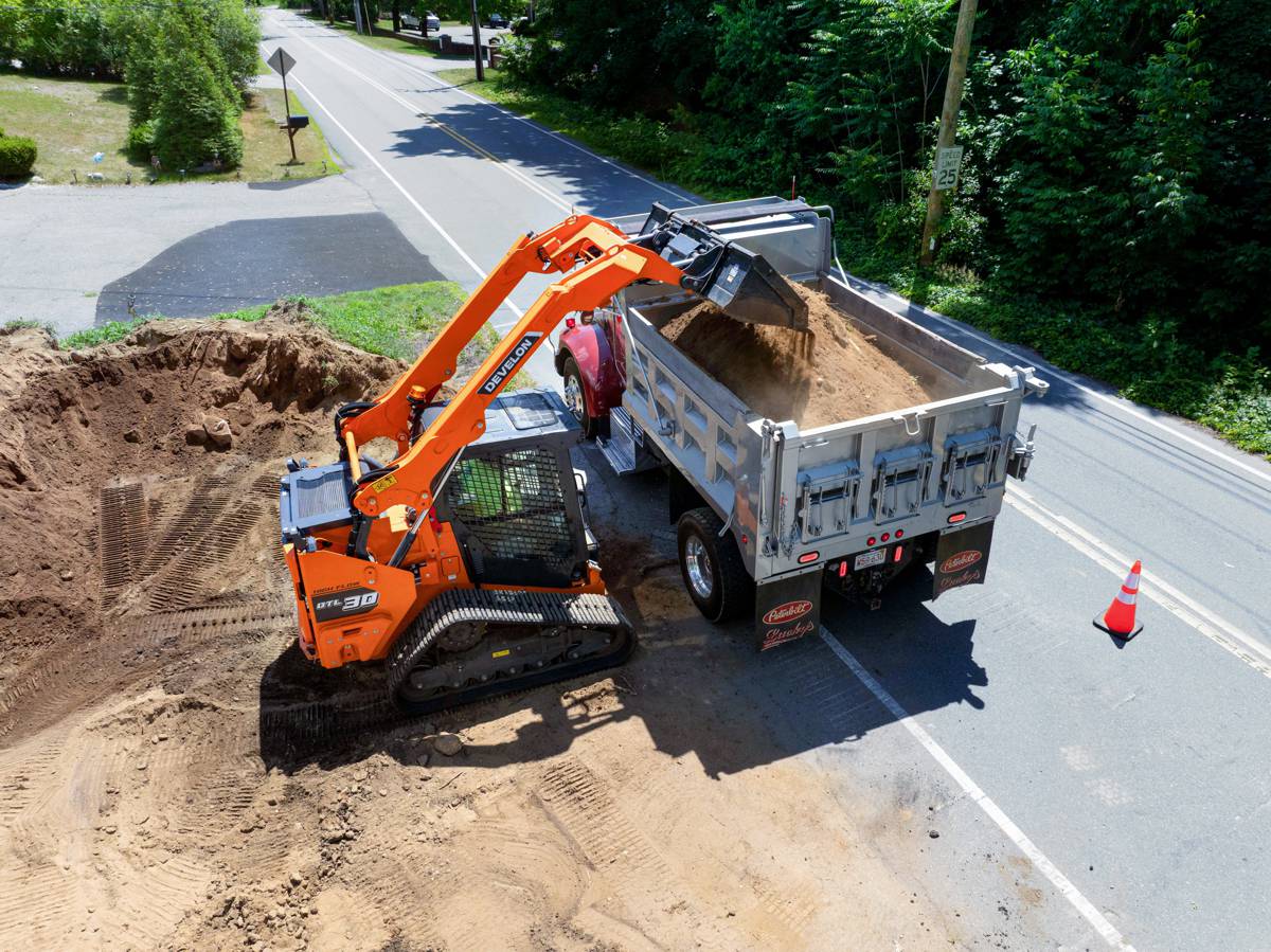 DEVELON Expands Compact Equipment Strategy with DEF-Free Track Loaders