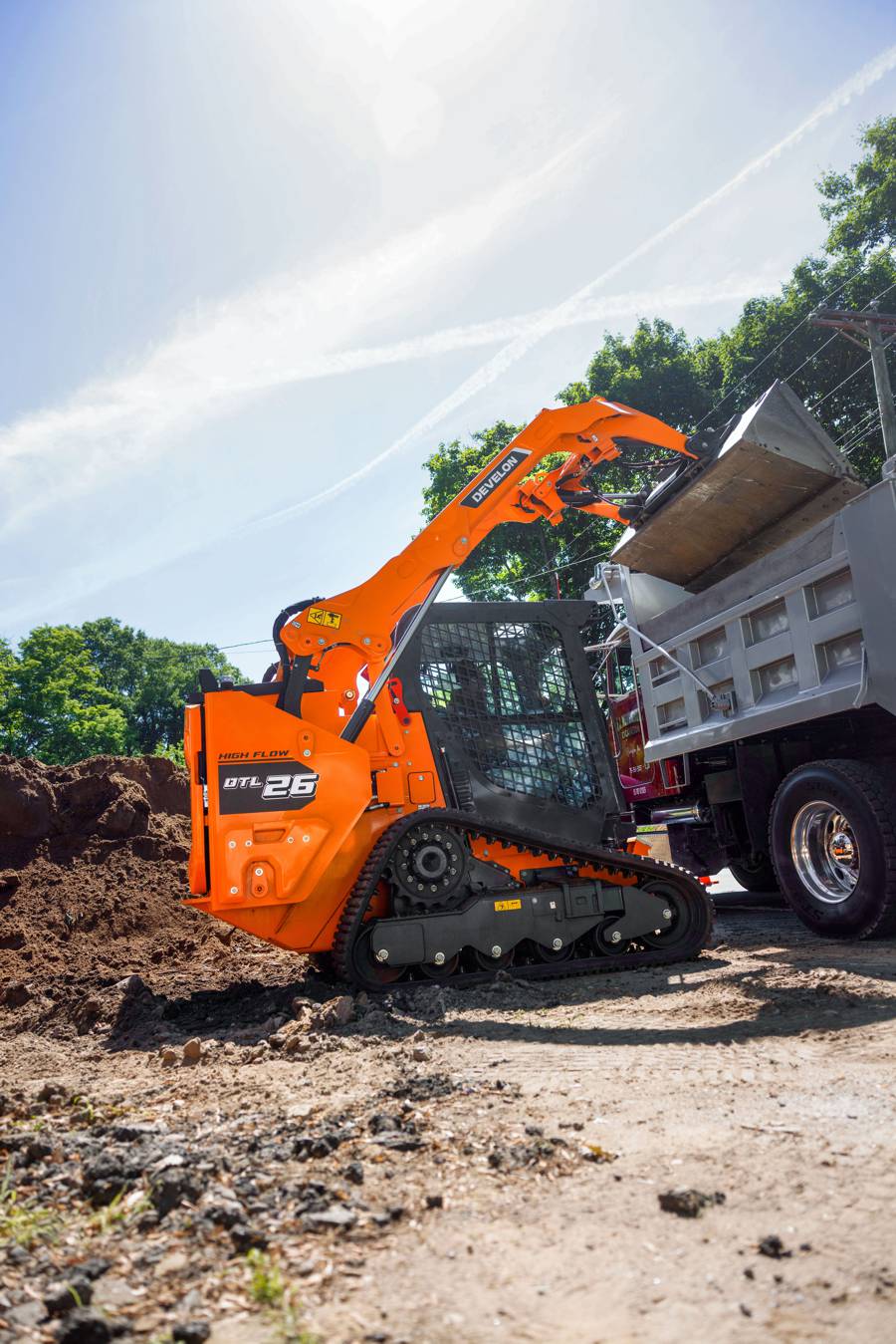DEVELON Expands Compact Equipment Strategy with DEF-Free Track Loaders