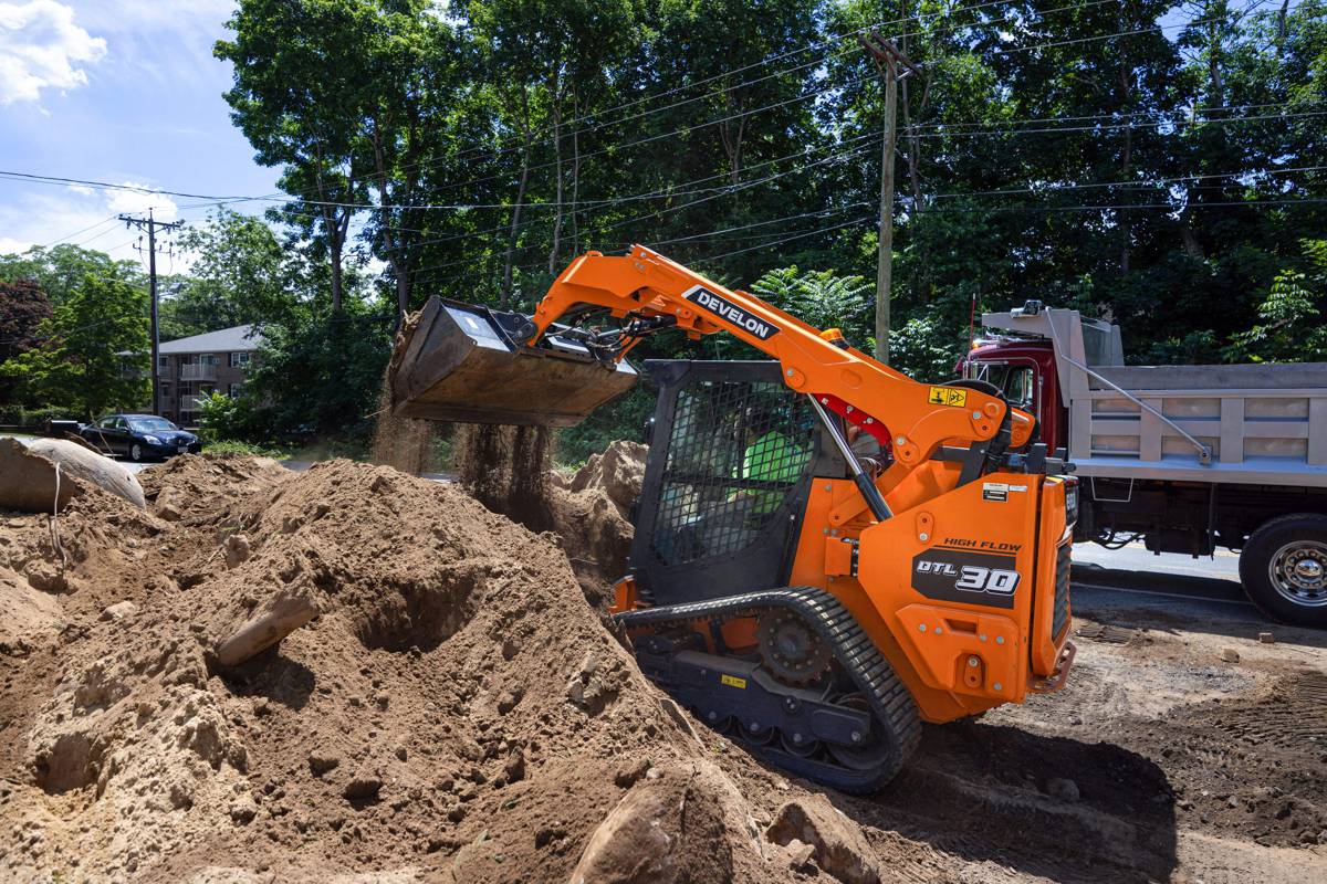 DEVELON Expands Compact Equipment Strategy with DEF-Free Track Loaders
