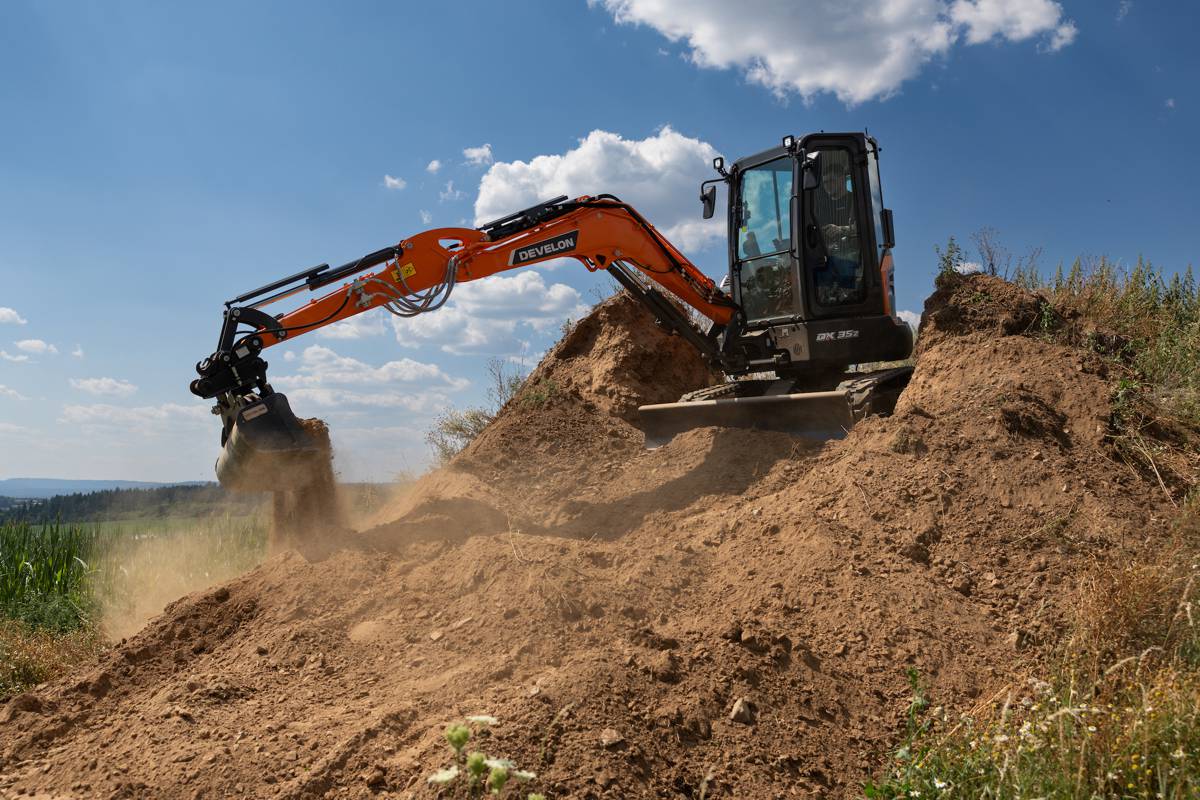 Develon Refines DX35Z-7 Mini Excavator for Confined-Site Work