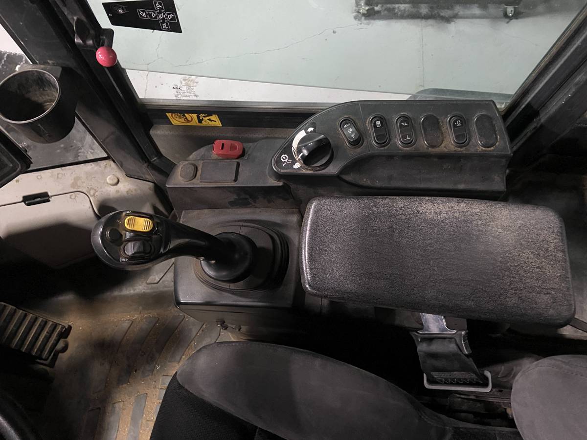 HKX Brings Field-Installed Hydraulics to Wheel Loaders