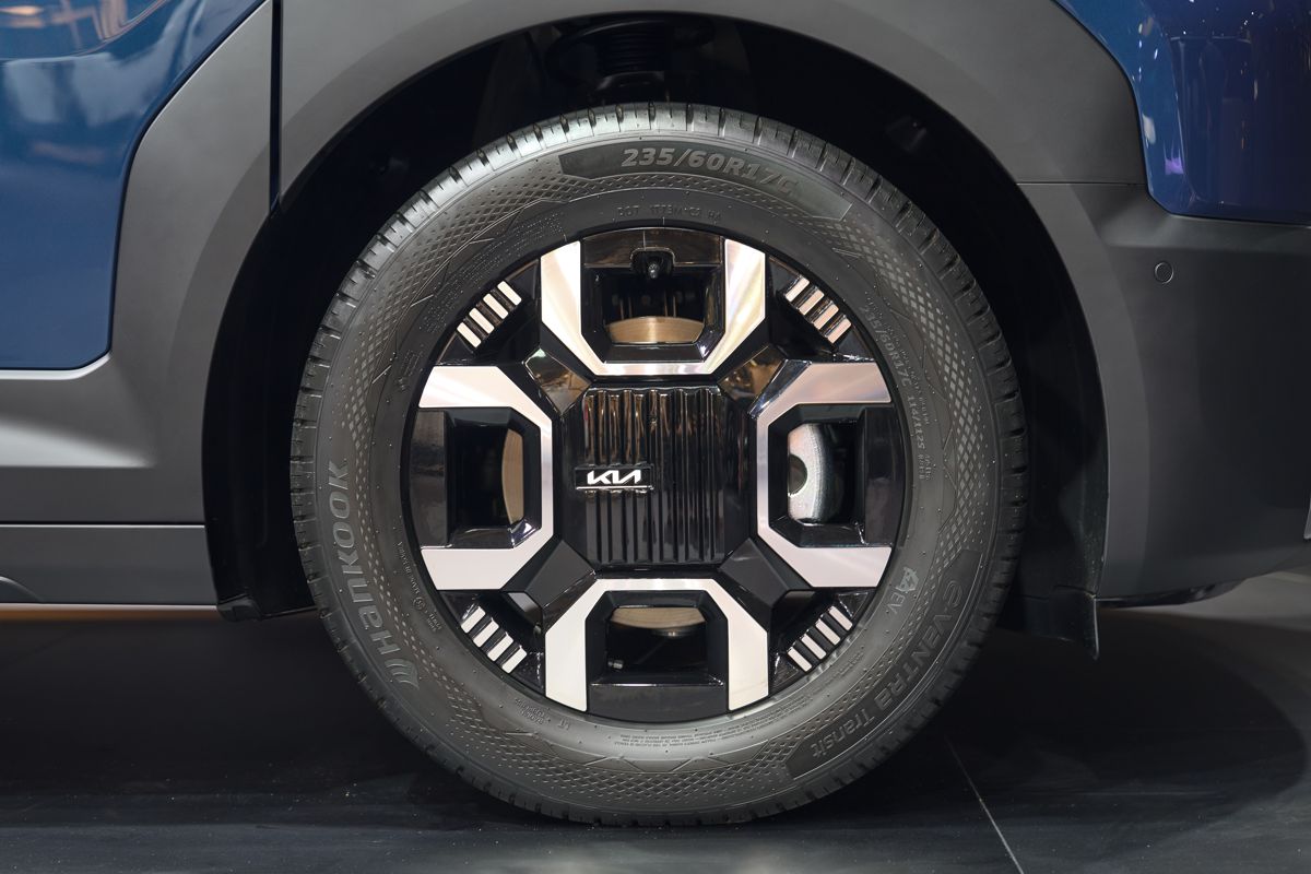 Kia PV7 Takes the Platform Approach to Electric Commercial Vehicles
